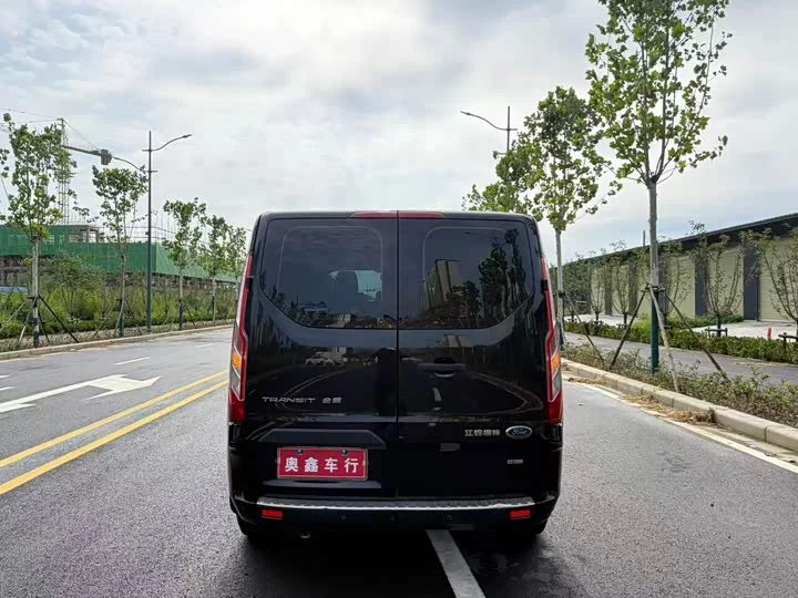 福特 全顺 2019款 2.0T柴油多功能商用车短轴低顶6座国VI 实拍图 6